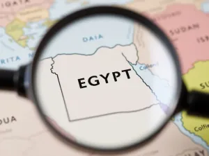 Jak prawidłowo założyć buciki na kijki nordic walking? Poradnik krok po kroku